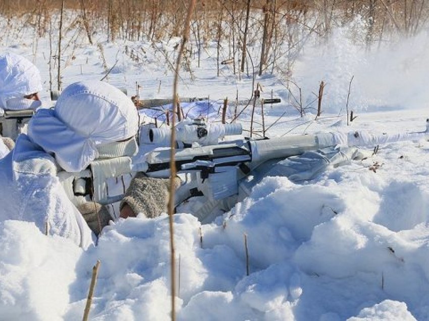 Snajperët rusë stërviten në -35 gradë