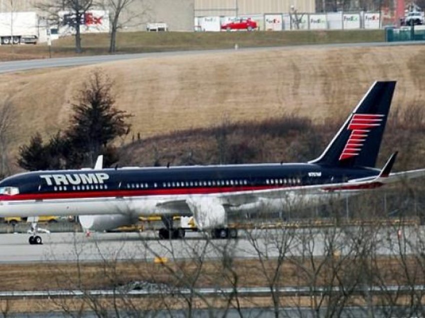 Aeroplani i Trumpit qëndron ende i parkuar në hangarin e aeroportit të New Yorkut, nuk kishte menduar se do t’i duhet ta përdor deri në vitin 2025