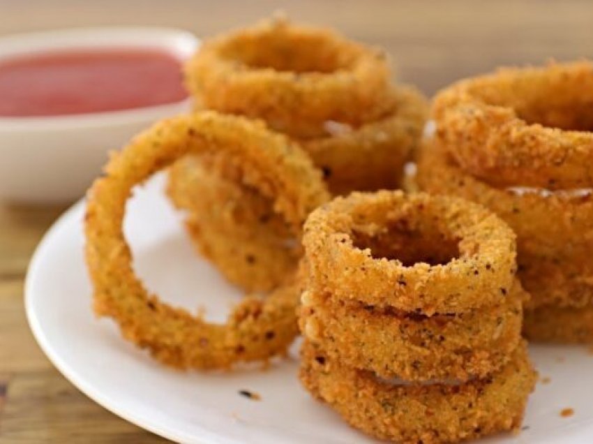 Si të përgatitni ‘Onion rings’ në kushte shtëpie