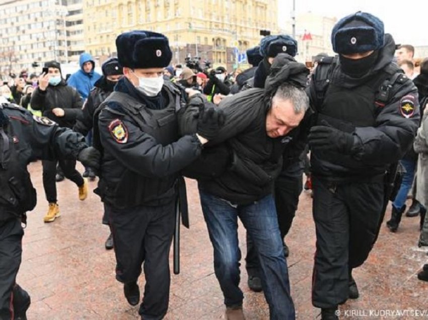 Dhjetëra të arrestuar në Rusi/ Protesta në mbështetje të opozitarit Navalni