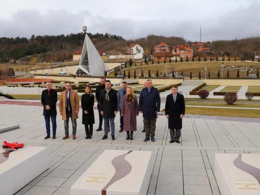 Hoxha në Prekaz: Familja Jashari është dhe do të mbetët simbol lirisë dhe pavarësisë