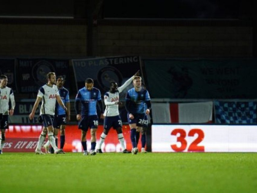 Tottenham kalon tutje në FA Cup