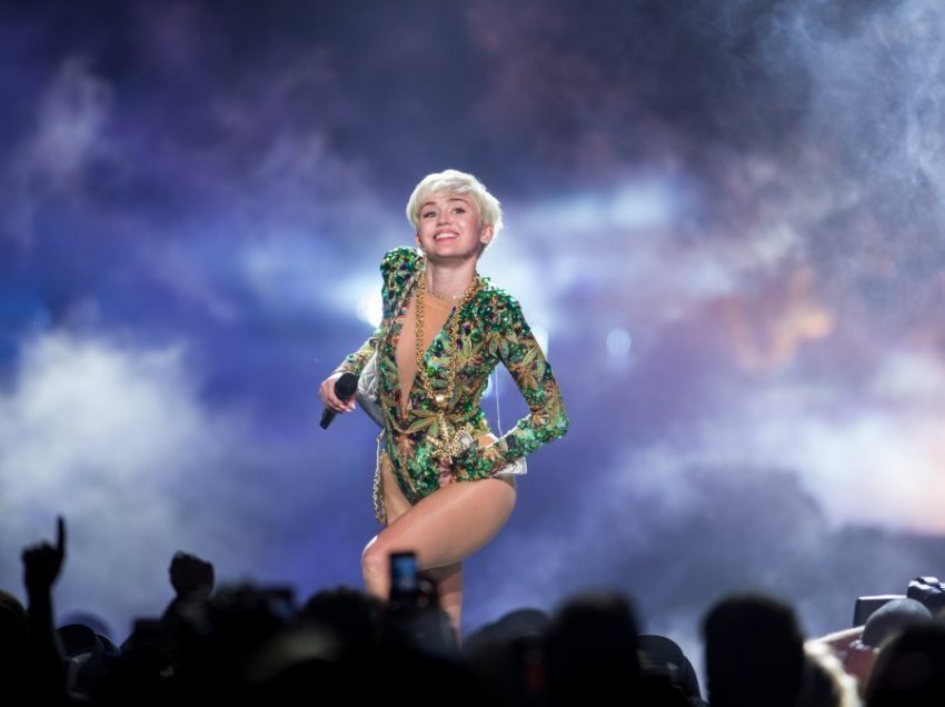 Miley Cyrus do të performojë për punëtorët shëndetësorë