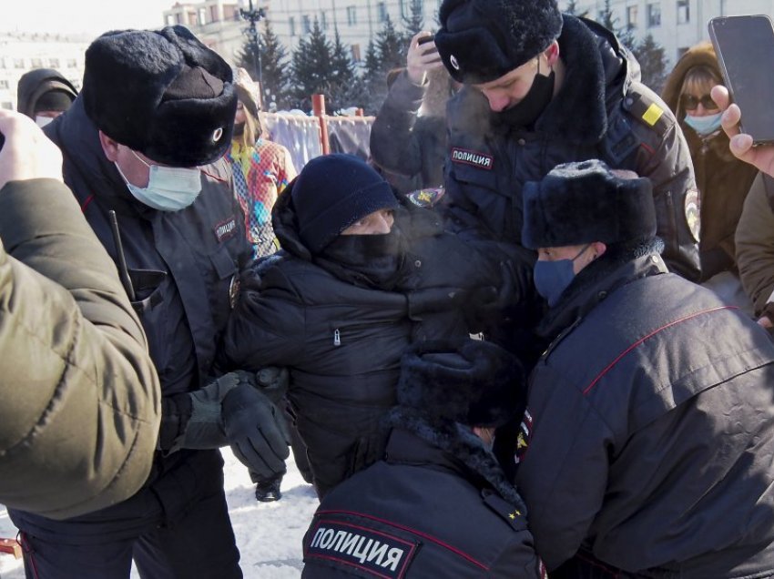 Aleati i Navalnyt bën thirrje për protesta të reja më 31 janar në Rusi