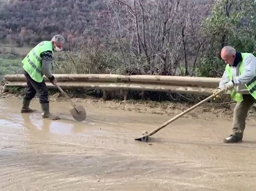 Rrëshqitje dherash dhe llucë balte, bllokohet rruga Fier-Ballsh