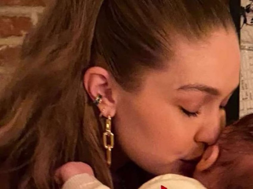 Na paska shpëtuar! Gigi Hadid e ka zbuluar emrin e së bijës në këtë foto, muaj më parë