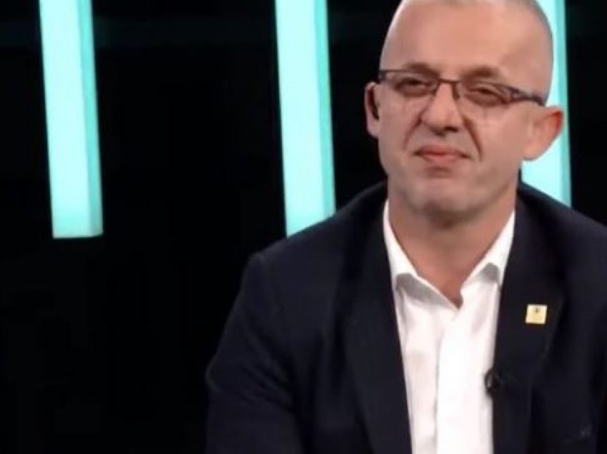 Halil Kastrati tregon pse Leonora Jakupi hyri me këpucë në shtëpinë e skamnorit