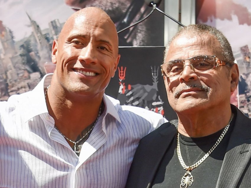 The Rock realizon show televiziv për jetën e tij, flet për problemet me të atin