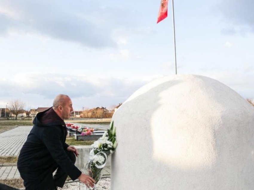 Haradinaj kujton bashkëluftëtarët e rënë