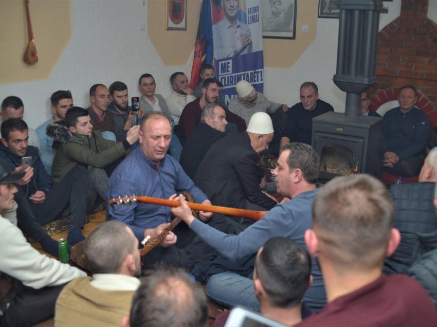 Limaj në fshatrat e Skenderajt shpalos kauzën me Çlirimtarët