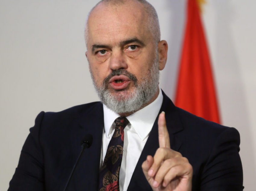 Edi Rama ndan fotografinë me këpucë të grisura në Instagram