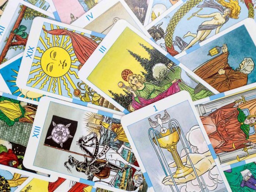 Parashikimet e letrave Tarot për të gjithë shenjat e astrologjike në 2021