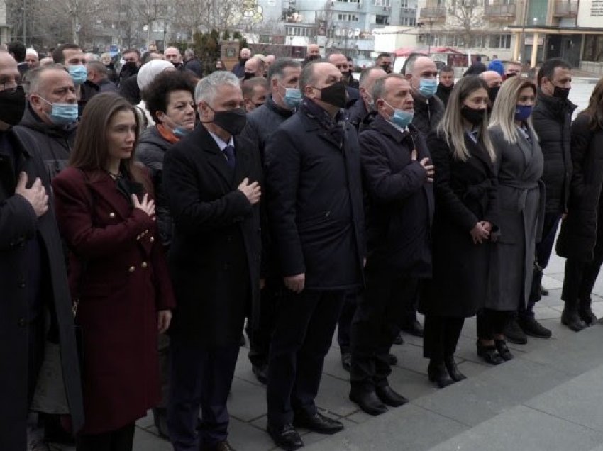 Hoxhaj nderon Zahir Pajazitin: Kosova po e paguan çmimin e dytë para Gjykatës Speciale