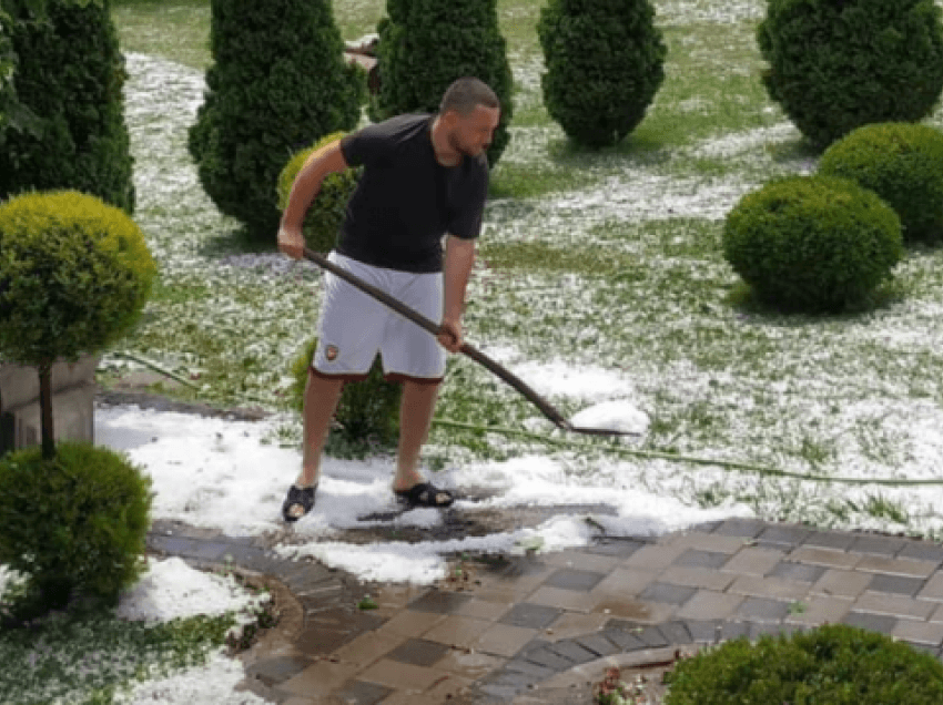 Breshër i tmerrshëm në Mitrovicë, qytetari e mbledh me lopatë