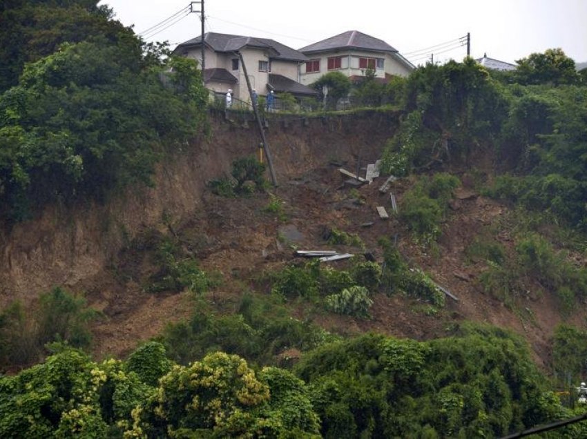 20 të zhdukur në qytetin japonez