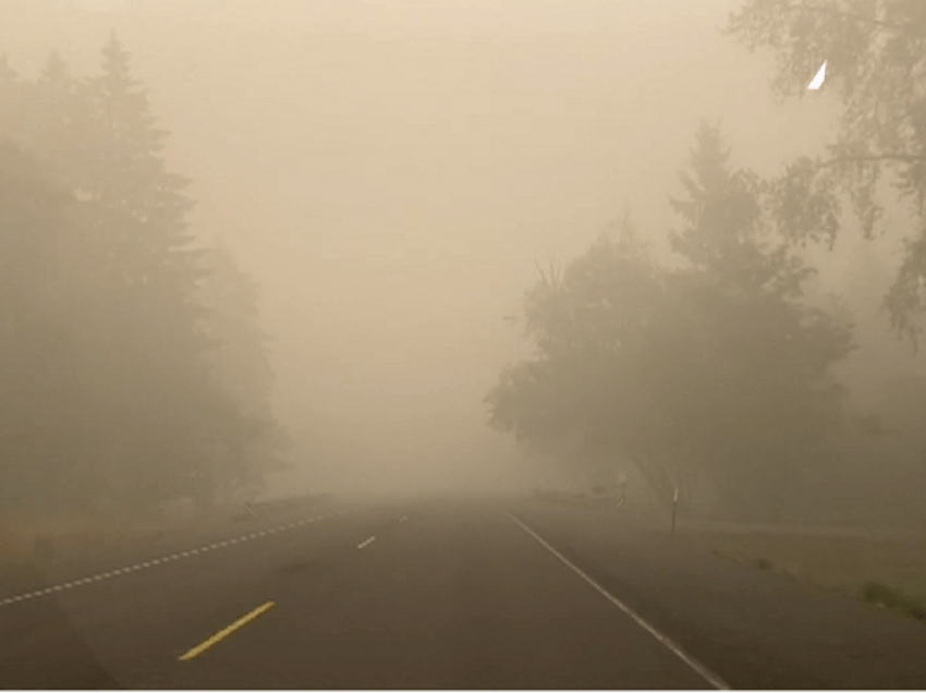 Shënoi temperatura 50 gradë/ Zjarret shkrumbojnë fshatin e “rekordit” në Kanada