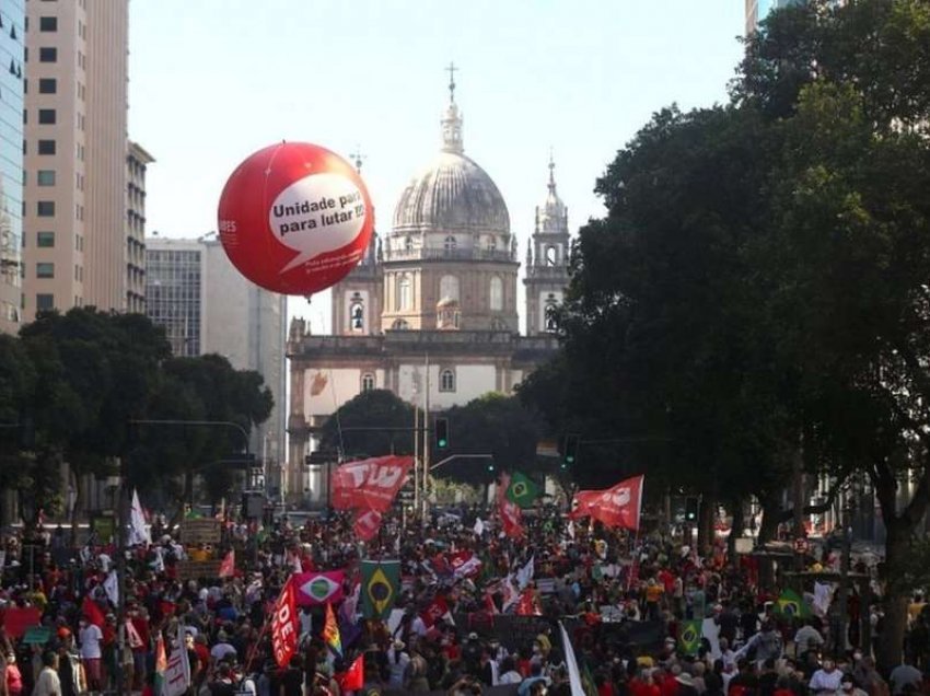 Vazhdojnë protestat kundër presidentit brazilian