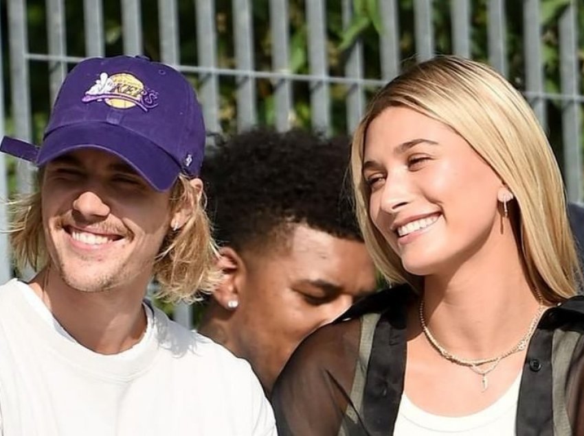 Hailey dhe Justin shfaqen në momente intime nga jahti luksoz në Greqi