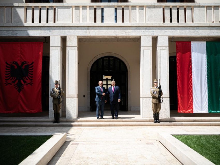 Presidenti Meta takim me Kryeministrin hungarez