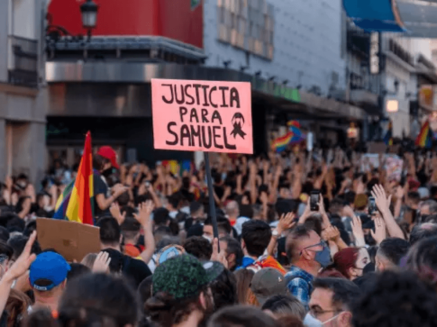 Protesta në Spanjë pas rrahjes për vdekje të homoseksualit në Galicia