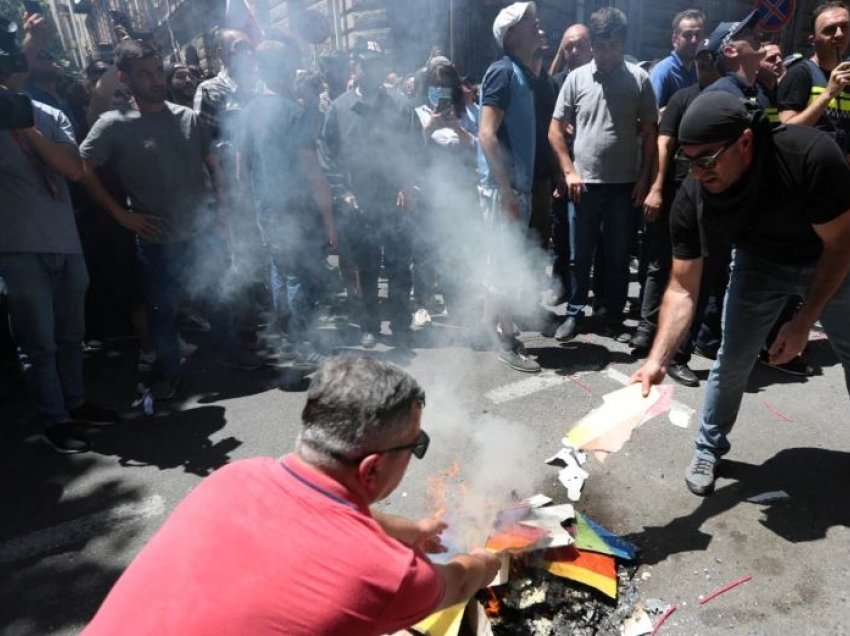 Gjeorgji, mbi 50 gazetarë sulmohen dhe shtrohen në spital gjatë protestave të dhunshme