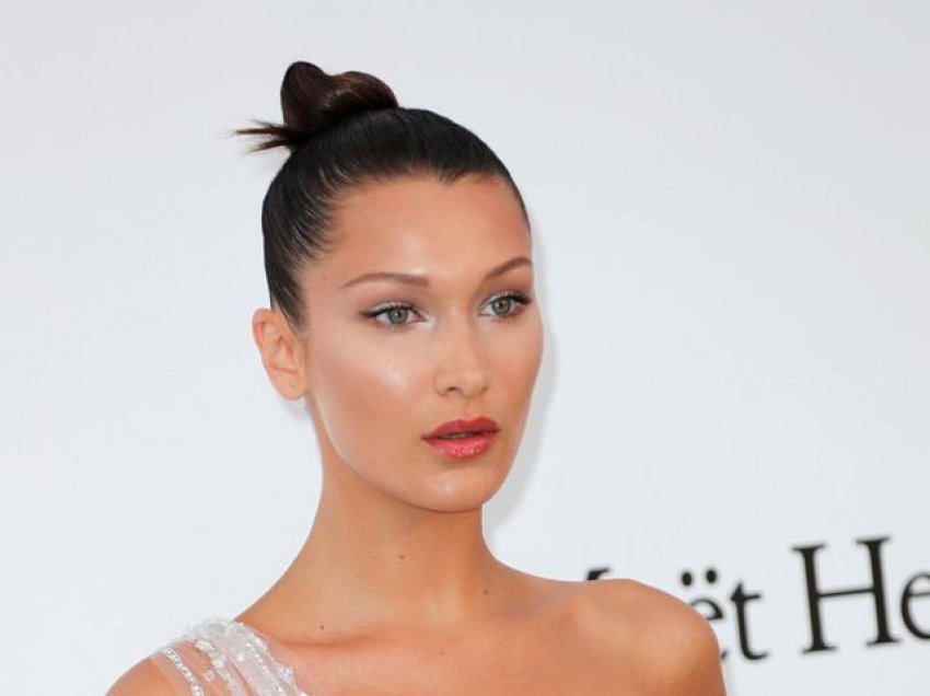 Njihuni me të dashurin e ri të Bella Hadid. Supermodelja e konfirmon lidhjen me një puthje