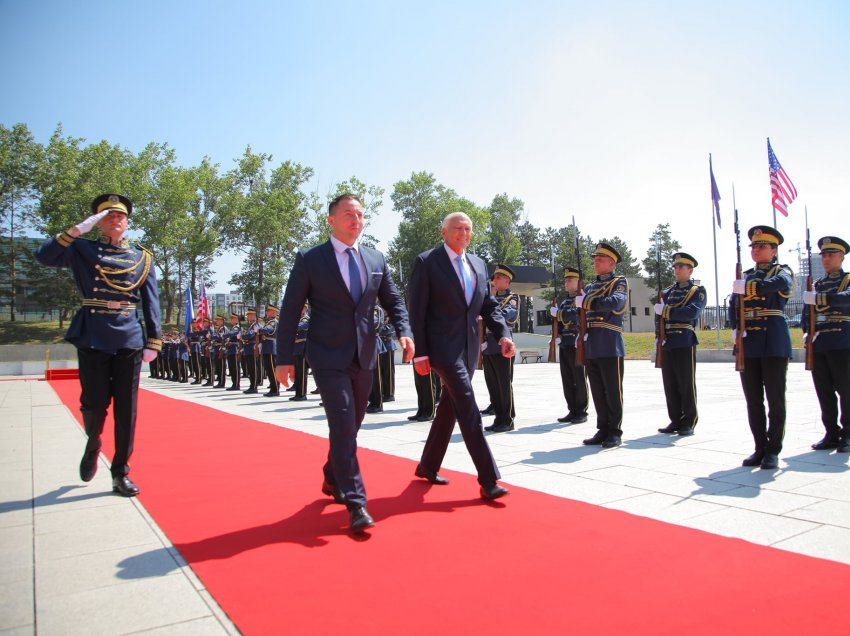 Rikthimi spektakolar i heroit të luftës së Kosovës, Wesley Clark!