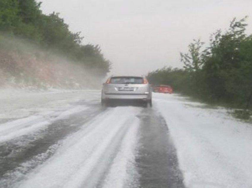 Skena të pabesueshme pranë Sarajevës – rrugët u mbuluan nga akulli, sikur të ishte janari