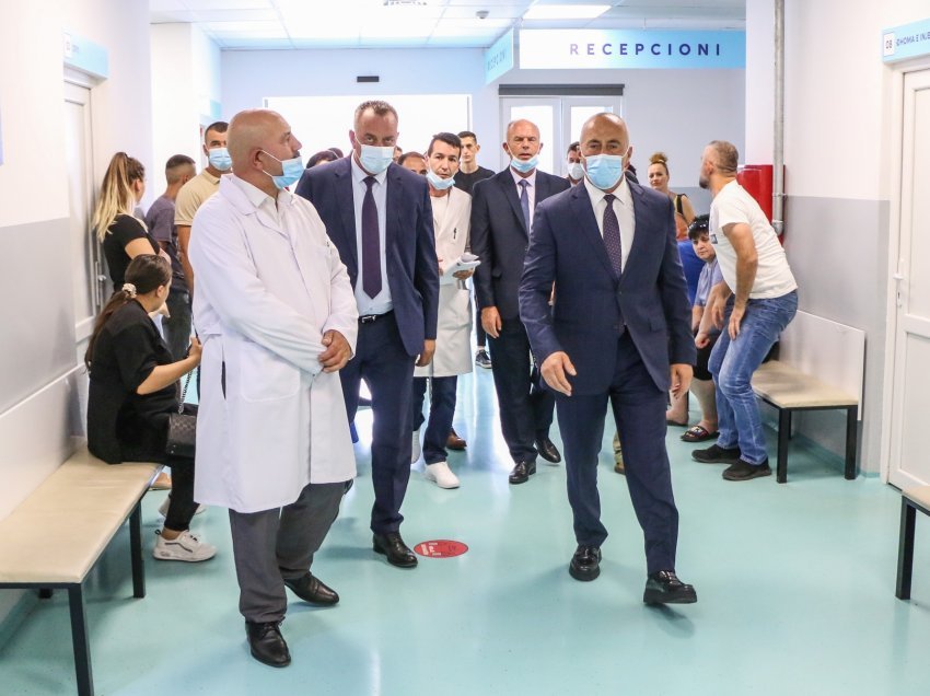 Haradinaj viziton qytetarët e helmuar