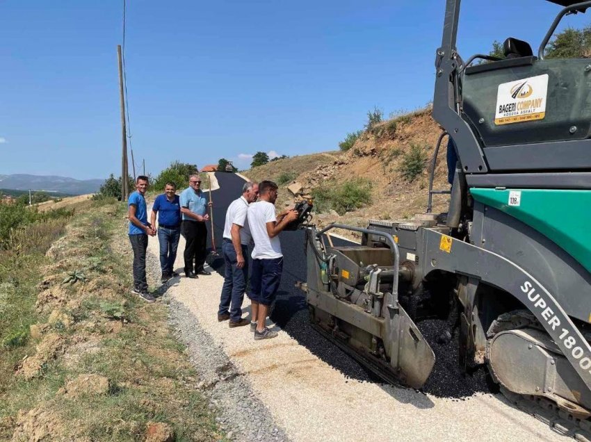 Filloi asfaltimi i afro dy kilometrave rrugë në fshatin Carrallukë në Komunën e Malishevës