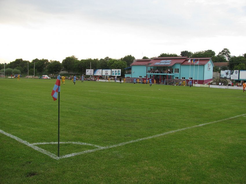 Lejohen vetëm 1100 tifozë në stadium