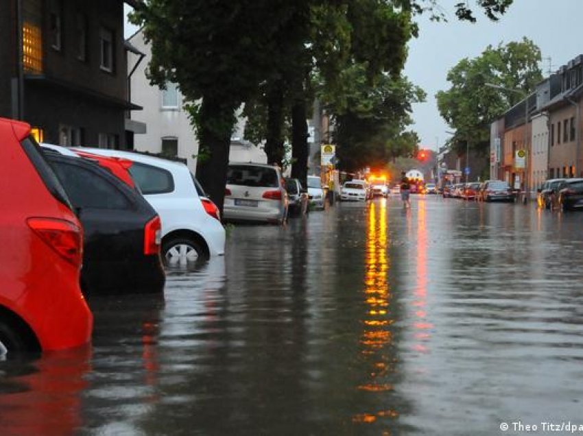 “Mos të zëntë shiu i verës” - Gjermaninë po e mbysin shirat