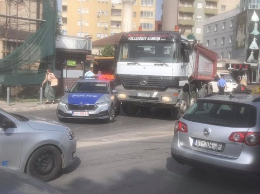 Policia përfshihet në një aksident trafiku në Prishtinë