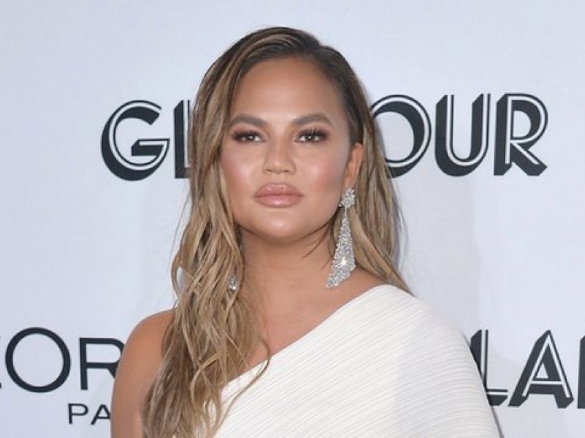 Chrissy Teigen thotë se është në depresion pas skandalit të bullizmit dhe kërkon të flasë me fansat