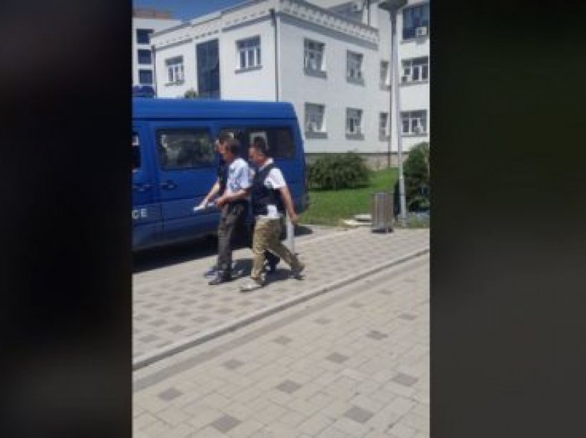 Dy zyrtarë të Komunës së Istogut shoqërohen në polici 