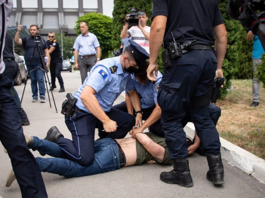 Molliqaj vazhdon të mbahet në paraburgim