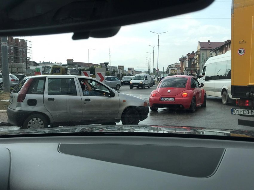 Tollovi e madhe te rrethi i “Abi Çarshisë” në Prizren