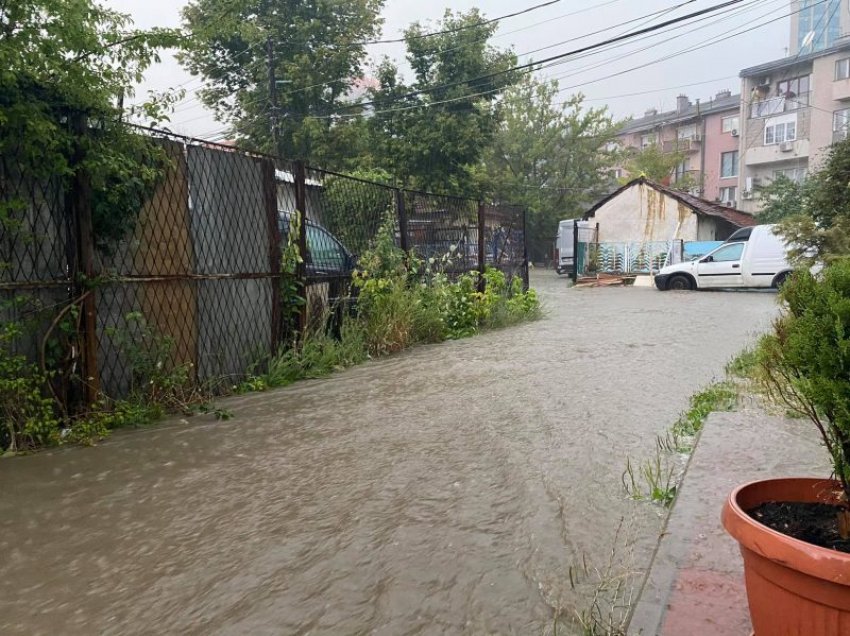 Përmbytet Prishtina, ja gjendja e rrugëve në kryeqytet