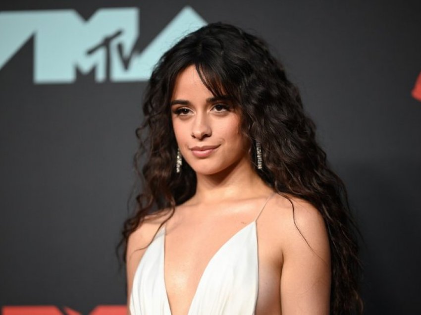 Camila Cabello tregon pa komplekse: Kemi celulit, strija