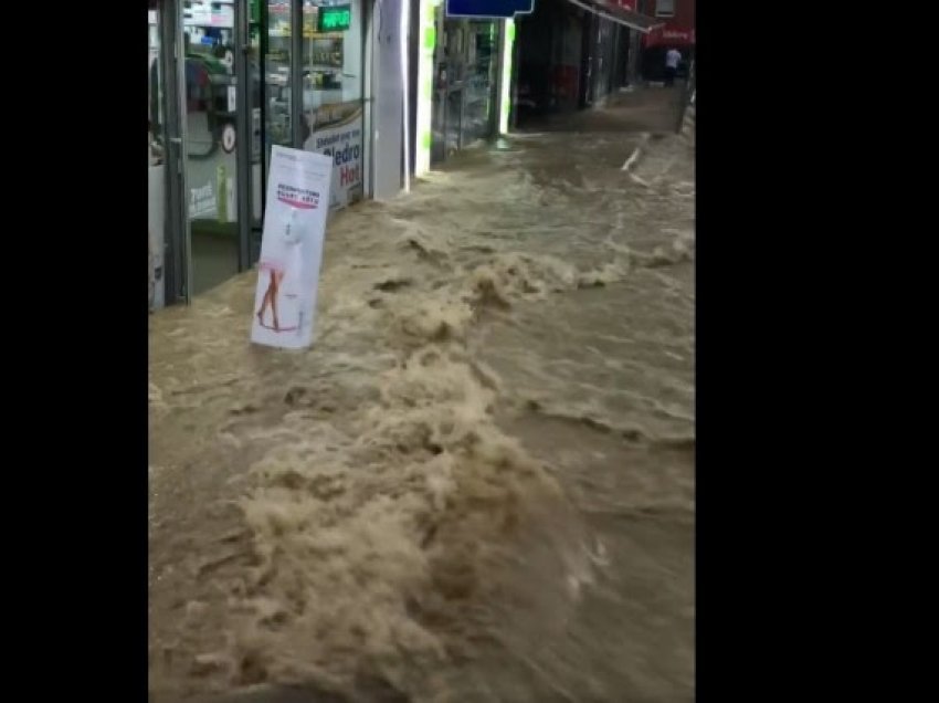 ​Gjendje e rëndë në rrugën B, shiu depërton edhe nëpër lokale