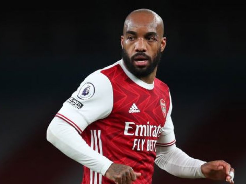 Arsenali e vendos në shitje Lacazette