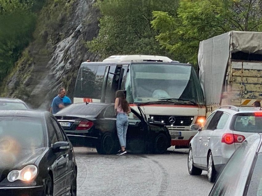 Aksident trafiku në “Rrugën e Kombit”, humb jetën një shqiptar nga Kosova