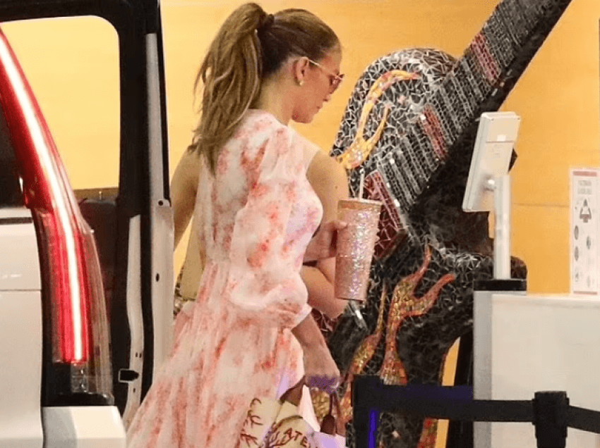 Jennifer Lopez merr gjithë vëmendjen ne Los Angeles