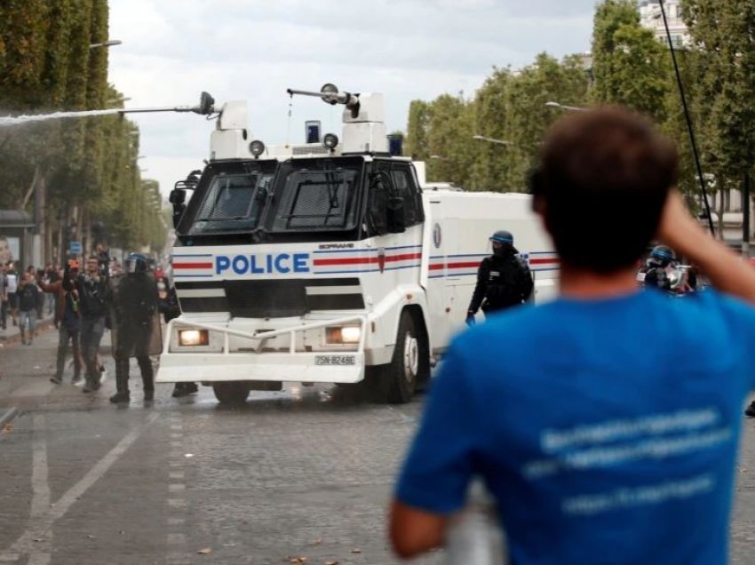 Protesta në disa qytete evropiane kundër rregulloreve për COVID-19