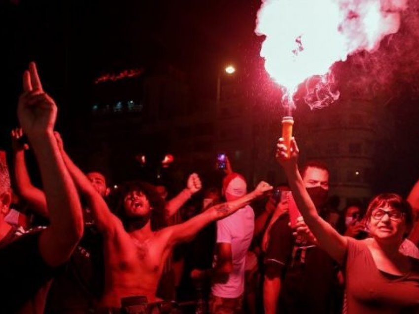 Kryeministri i Tunizisë shkarkohet pas protestave të dhunshme