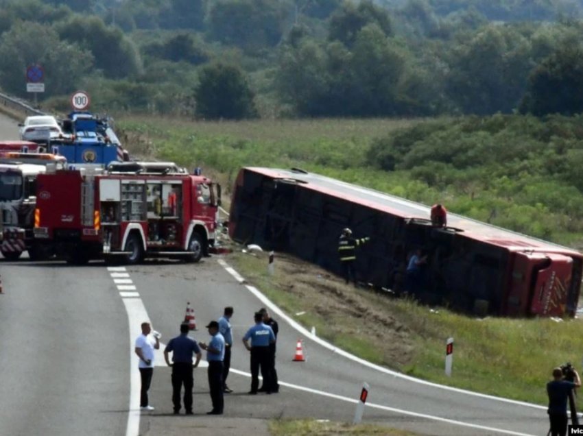 Aksidenti me autobus: 26 persona lirohen nga spitali, 15 vazhdojnë trajtimin