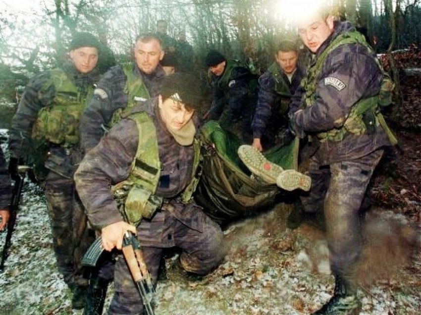 Me kokat e prera të shqiptarëve, serbët bënin llamba drite/ Vuçiq krenohet me “bishat e egra”