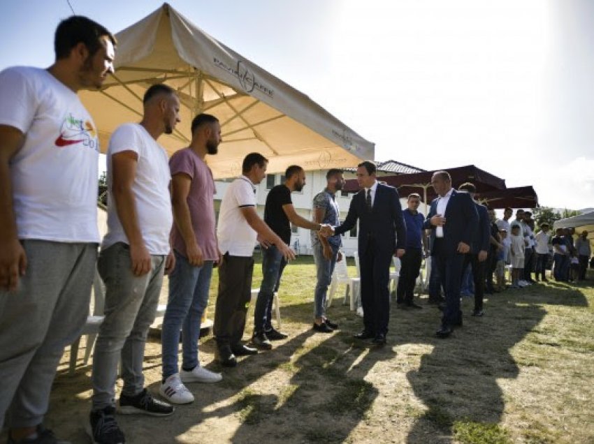 ​Kurti vizitoi për ngushëllime familjet e dy viktimave të aksidentit tragjik në Kroaci