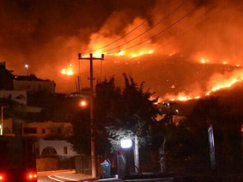 Turqia evakuon turistët e tronditur nga zjarret në Bodrum