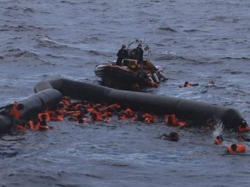 Mbytet gomonia me refugjatë në Tunizi, shënohen 23 viktima